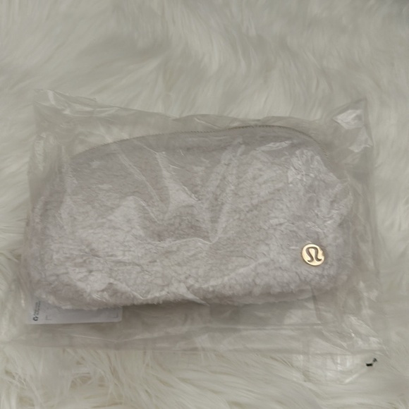 lululemon everywhere belt bag fleece - Picture 4 of 4